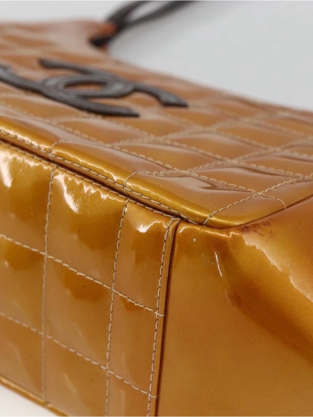 CHANEL Chocolate Bar Patent Shoulder Bag Honey Yellow - Picture 9 of 15